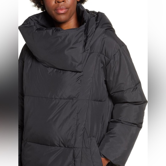 UGG water resistant puffer coat - Picture 4 of 13